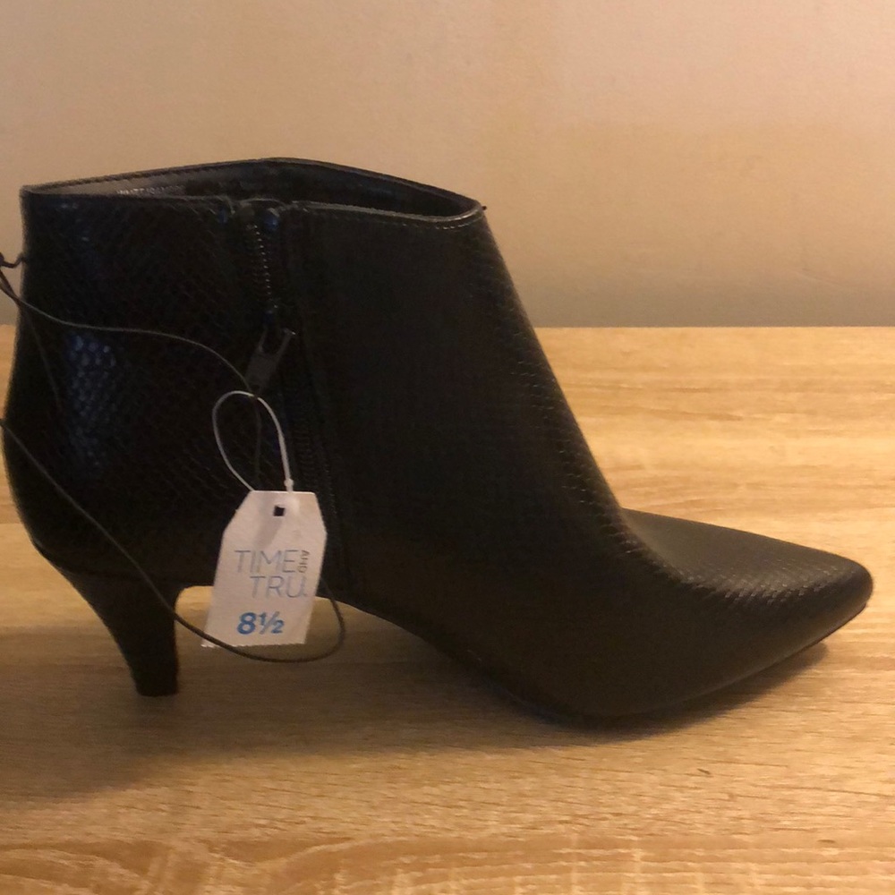 Time and Tru ankle boots in black - Picture 3 of 7